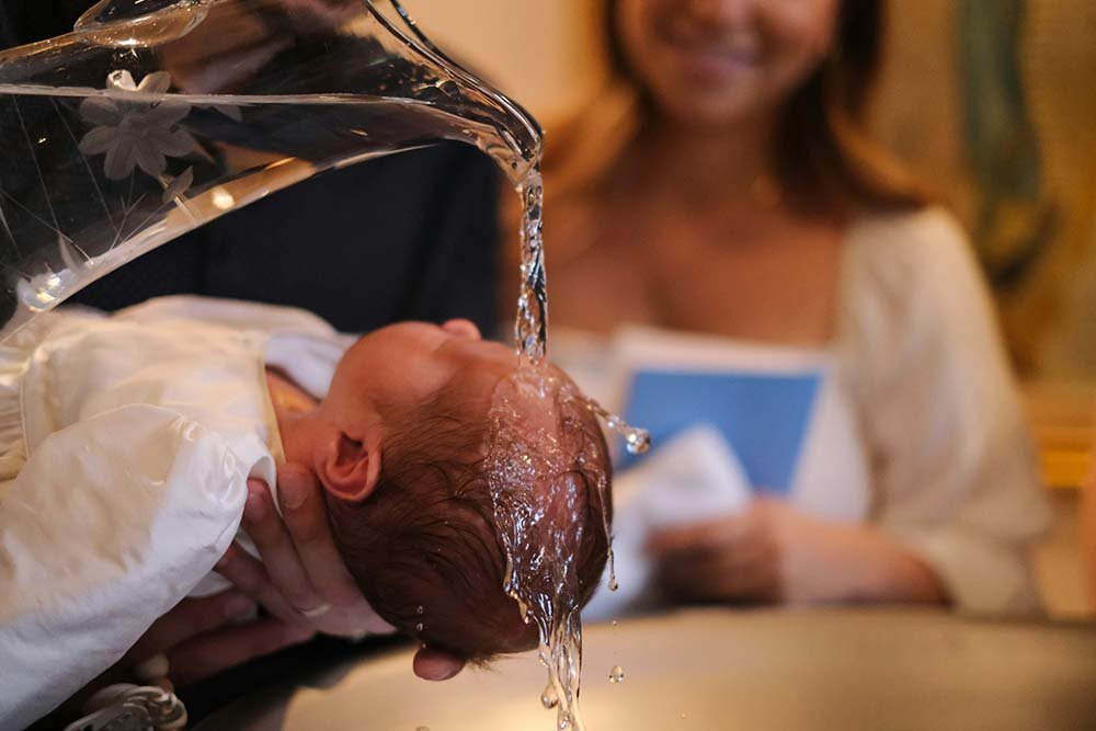 Bathing a Newborn Baby Safely: Traditional and Modern Tips for Indian Parents